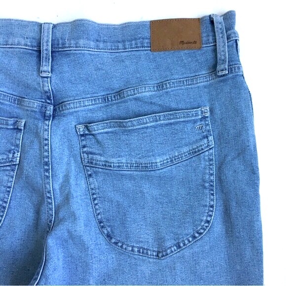 Madewell 11” High Rise Flare Jeans Knee Rip Edition in Eversfield Wash Size 33P - Picture 7 of 17